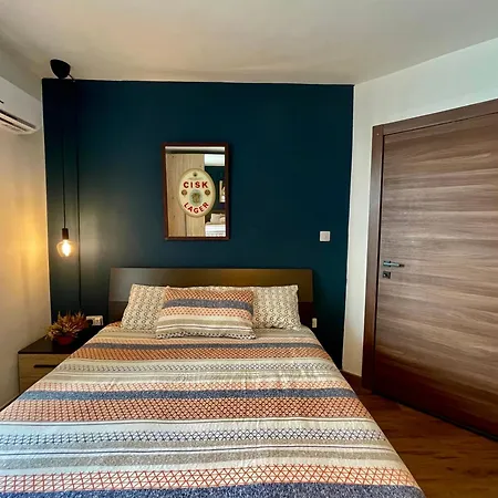 Airport Bedroom With Your Own Private Bathroom Self Check In And Self Check Out Air-condition Included *