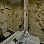 Airport Bedroom With Your Own Private Bathroom Self Check In And Self Check Out Air-condition Included * Mqabba