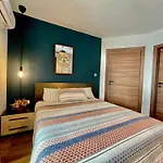 Airport Bedroom With Your Own Private Bathroom Self Check In And Self Check Out Air-condition Included Séjour chez l'habitant