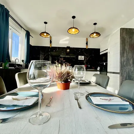 Airport Bedroom With Your Own Private Bathroom Self Check In And Self Check Out Air-condition Included *