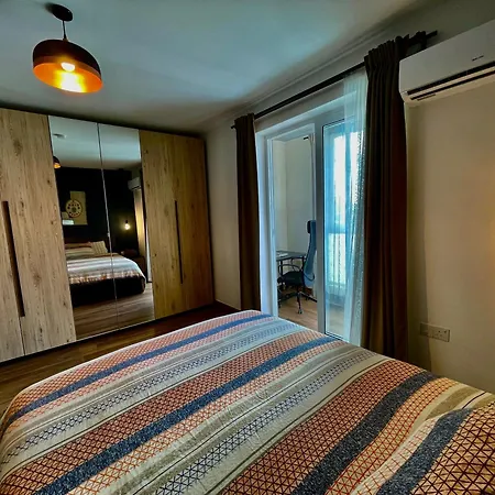 Airport Bedroom With Your Own Private Bathroom Self Check In And Self Check Out Air-condition Included Rum i privatbostad Mqabba