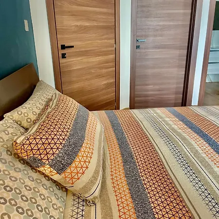 Privatunterkunft Airport Bedroom With Your Own Private Bathroom Self Check In And Self Check Out Air-condition Included Mqabba