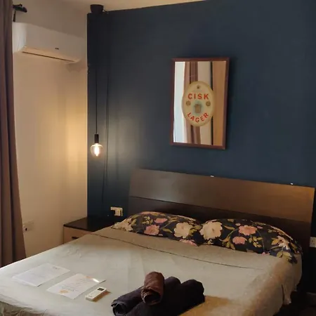 Airport Bedroom With Your Own Private Bathroom Self Check In And Self Check Out Air-condition Included Privatunterkunft Mqabba