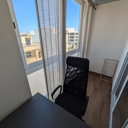 Alloggio in famiglia Airport Bedroom With Your Own Private Bathroom Self Check In And Self Check Out Air-condition Included