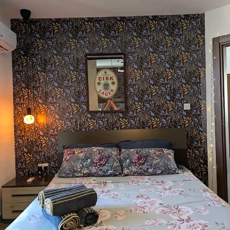 Airport Bedroom With Your Own Private Bathroom Self Check In And Self Check Out Air-condition Included Alloggio in famiglia Mqabba