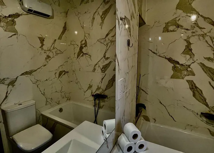 Airport Oasis: Private En-suite With Self Check-in * Mqabba