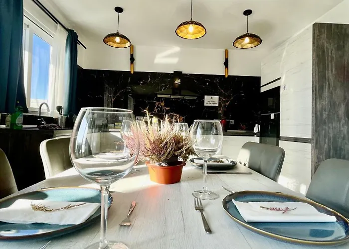 Airport Bedroom With Your Own Private Bathroom Self Check In And Self Check Out Air-condition Included *