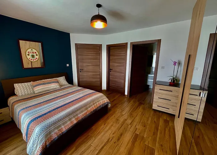 Airport Bedroom With Your Own Private Bathroom Self Check In And Self Check Out Air-condition Included Проживание в семье