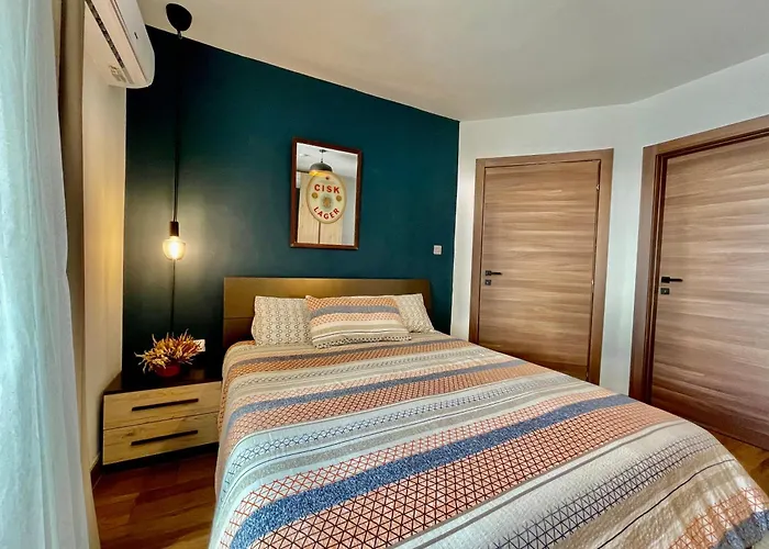 Airport Oasis: Private En-suite With Self Check-in Homestay