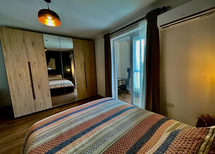 Airport Bedroom With Your Own Private Bathroom Self Check In And Self Check Out Air-condition Included Проживание в семье Mqabba