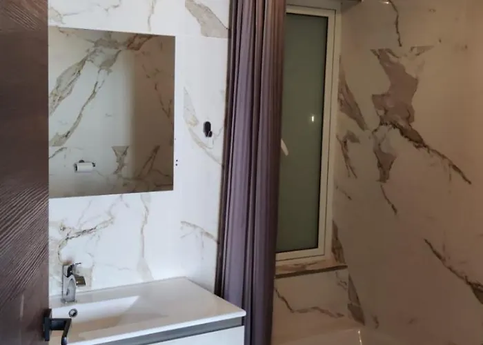 Homestay Airport Oasis: Private En-suite With Self Check-in *